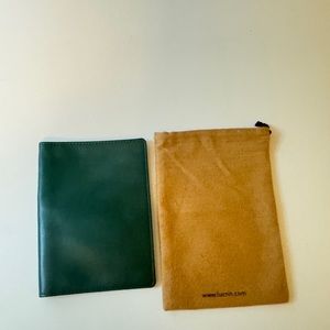 Lucrin Passport holder Green leather and plastic inside